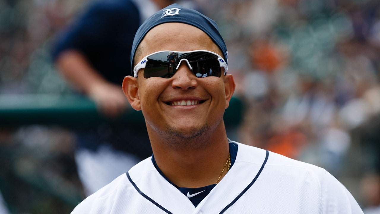 Miguel Cabrera back on Tigers bench